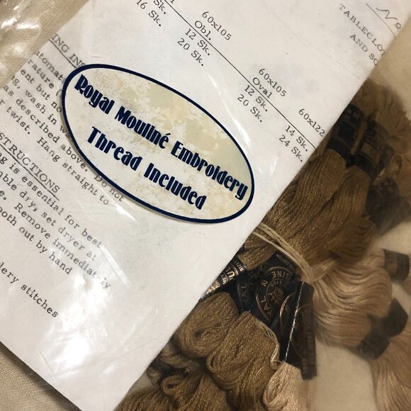 Progress Stamped Tablecloth with the look of linen, vintage - Picture 5 of 7